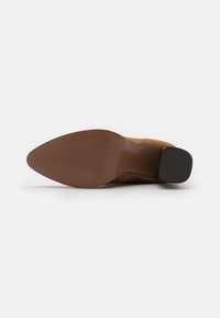 ONLY SHOES Stivali con i tacchi - khaki
