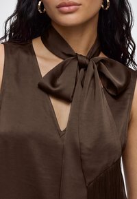 VILA VIRAIMA S/L TOP W/ SCARF - Μπλούζα - coffee bean