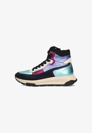 Høje sneakers i sort, blå, lilla og pink, med en tekstureret overdel, kontrastfarvet mellemsål og sorte snørebånd. Gummisål for godt greb.