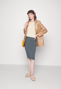 Modström TANNY SKIRT - Saia lápis - dark sea