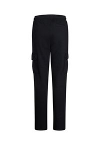 Zwarte cargo broek van zachte stof, met een relaxte pasvorm, elastische tailleband en twee zijzakken met kleppen.