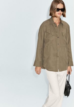 WITH TOPSTITCHING DETAIL AND POCKETS  - Camicia - khaki