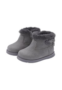 Stivaletti alla caviglia in suede grigio con colletto in pelliccia grigia morbida, cerniera laterale e dettaglio a forma di cuore con suola in gomma. Texture liscia su tutta la superficie.