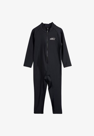 Schwarze Neoprenanzug mit langen Ärmeln und hohem Kragen, mit einem Reißverschluss vorne und glattem, dehnbarem Material. Keine zusätzlichen Muster oder Verzierungen.