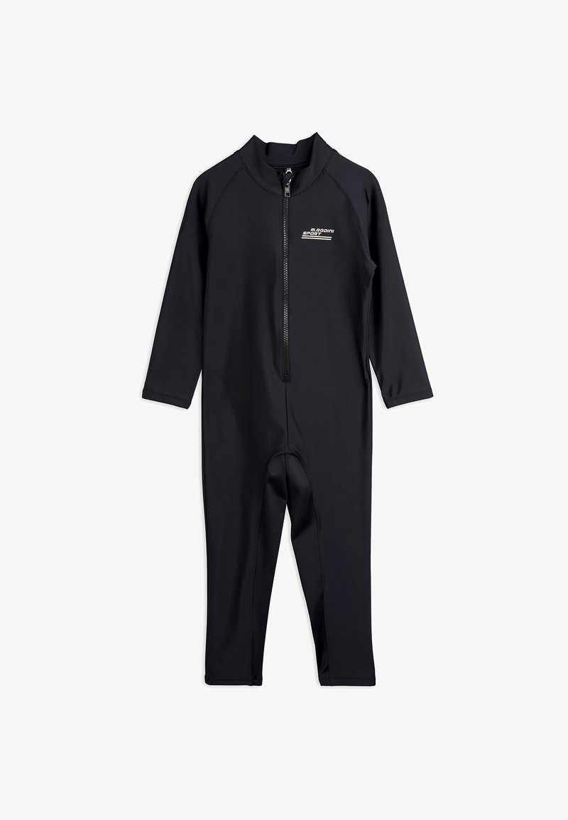 Juodas neopreninis kostiumas su ilgomis rankovėmis ir aukštu kaklu, turintis priekinius užtrauktukus ir lygią, elastingą medžiagą. Nėra jokių papildomų raštų ar akcentų.