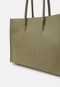 Coccinelle MYRTHA MAXI - Handbag - laurel green