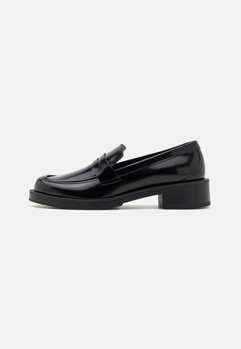 Stuart Weitzman - PALMER BOLD LOAFER - Polobotky - black, Zvětšit