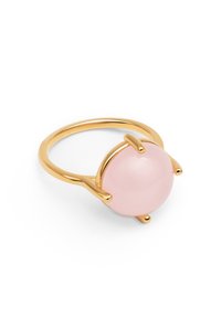 Goldring mit einem glatten, runden, rosa Stein. Der Ring ist schmal und verfügt über vier spitz zulaufende Akzente, die den Stein sicher halten.