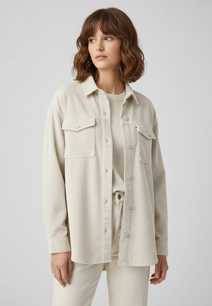 KLASSISCHES IM MODERNEN DESIGN MIT FRONTTASCHEN - Leichte Jacke - beige