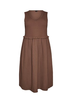 Hnedé midi šaty bez rukávov s výstrihom do V, nariaseným pásom a jemným volánovým detailom medzi priliehavým korzetom a textúrovanou sukňou.