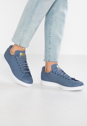 Baskets basses - dark grey