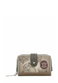 Cartera larga con cremallera en cuero beige y marrón, que presenta un patrón texturizado, un parche con el logo redondo y un cierre de botón a presión.