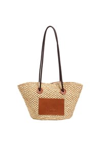 Bolsa de paja tejida con acentos de cuero marrón, que cuenta con dos asas, un parche rectangular de cuero y detalles de ojetes circulares para estilizar.