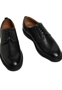 Chaussures habillées en cuir noir avec une finition lisse, un bout rond et huit œillets. Dotées d'une semelle intérieure rembourrée et d'une semelle en caoutchouc cousue.