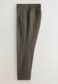 Pantalon habillé marron texturé avec passants de ceinture, poches latérales et une poche arrière boutonnée, présenté à plat sur un fond blanc.