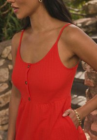 Next TALL  REGULAR FIT - Haljina od žerseja - red