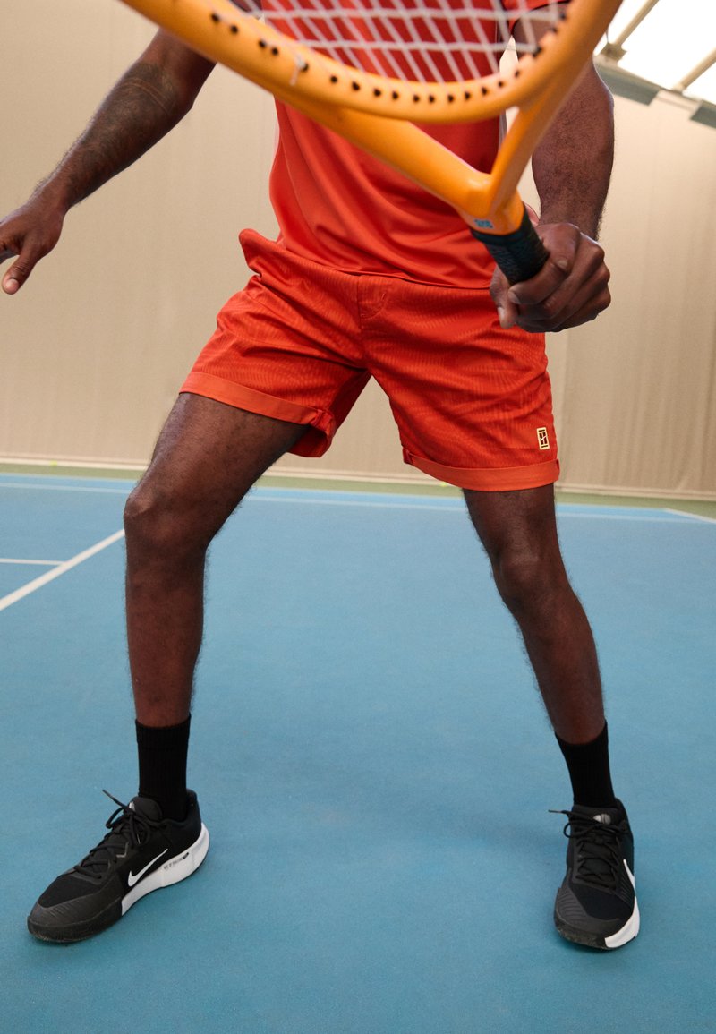 Nike Performance - SHORT - Träningsshorts - rust factor, Förstora