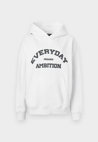 Felpa bianca con cappuccio, dotata di una tasca frontale e una scritta in bold nera che recita "EVERYDAY AMBITION" e "PEGADOR" in un design ad arco.