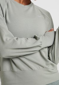 Nike Performance Felpa - green