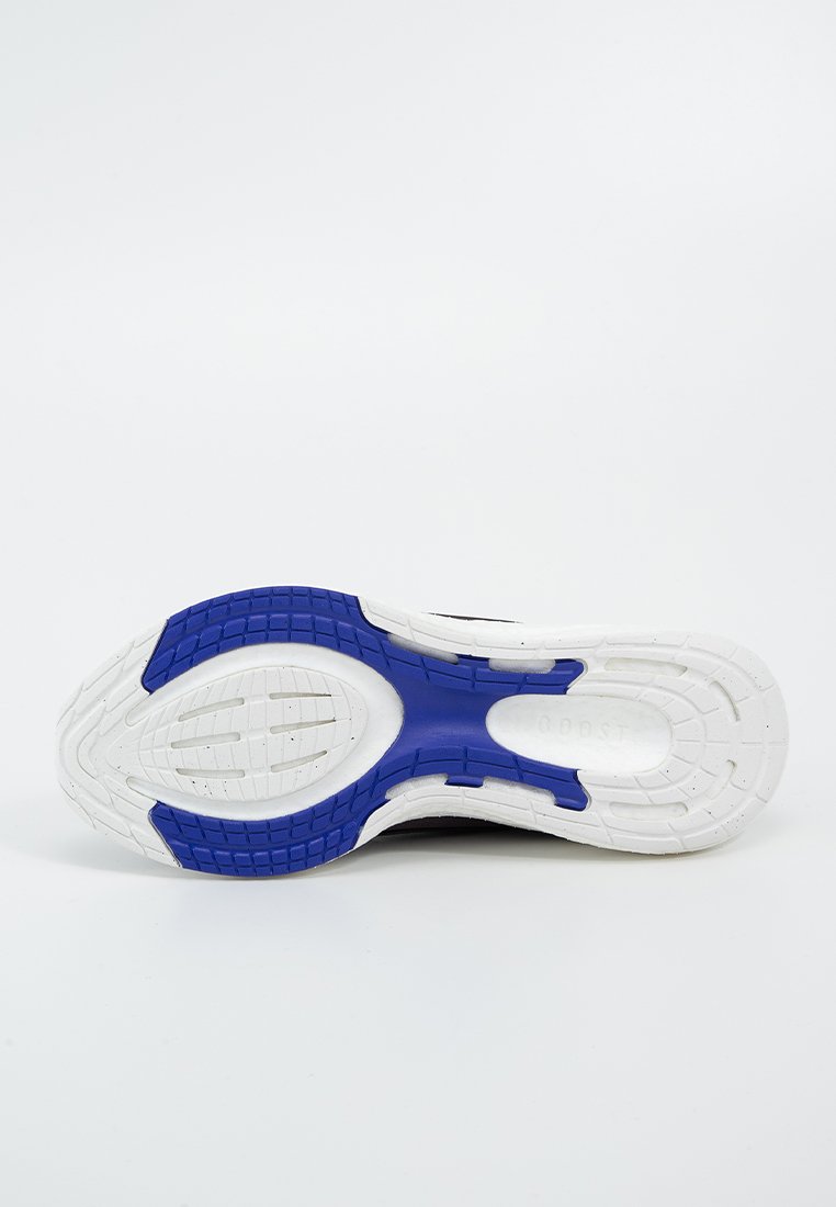 Semelle de chaussure en caoutchouc blanc texturé avec des accents bleus, présentant un design en vagues et plusieurs motifs de semelle pour une meilleure adhérence.