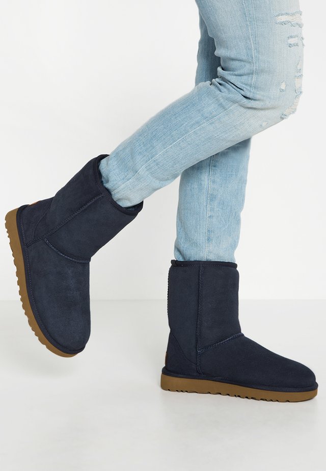 CLASSIC SHORT - Bottines - navy