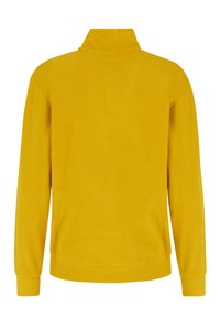 Gelber Pullover mit hohem Kragen, langen Ärmeln und gerippter Textur. Bietet eine lockere Passform und ist einfarbig ohne Muster.