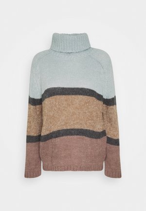 Pull à col roulé en grosse maille avec de larges rayures horizontales bleu clair, gris foncé, beige et rose poudré.