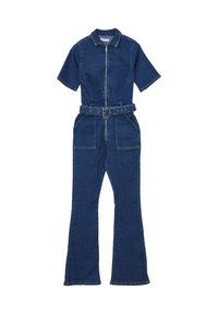 Combinaison en denim à manches courtes, fermeture éclair à l'avant, taille ceinturée, deux grandes poches et jambes évasées en bleu foncé avec des coutures visibles.
