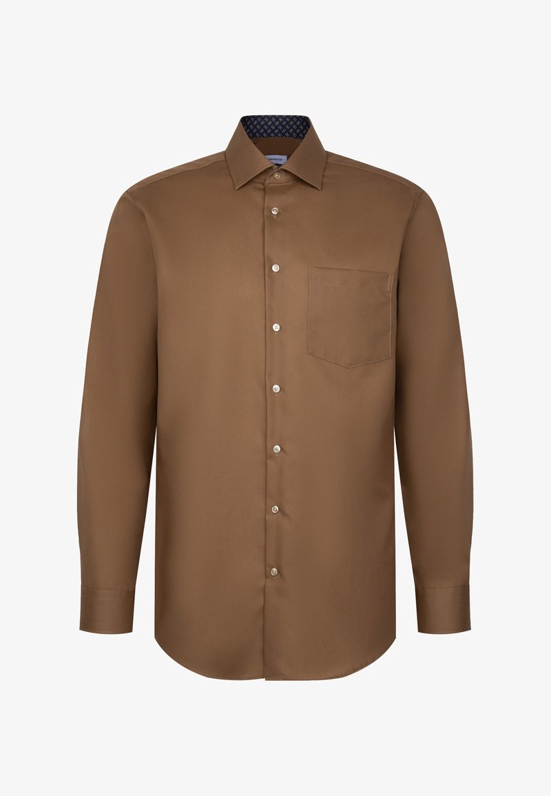 Bruin hemd met lange mouwen gemaakt van gladde stof, met een knoopsluiting aan de voorkant, een borstzak en een patroonvoering in de kraag.