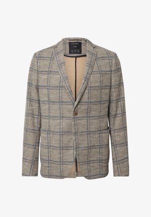 Beige blazer met een geruit patroon in lichtblauw en donkerblauw; heeft een enkele knoopsluiting en twee voorke pocket.