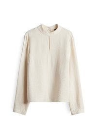 Blusa a maniche lunghe color crema con collo alto e piccola apertura a forma di chiave nella parte anteriore, realizzata in un tessuto leggero e testurizzato.