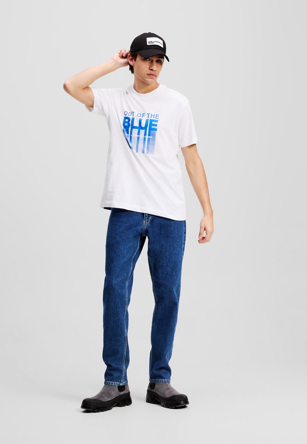 REG OUT OF TEE - Print T-shirt3