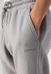 Hollister Co. Relaxed Fleece Logo Joggers - Trainingsbroek - grey