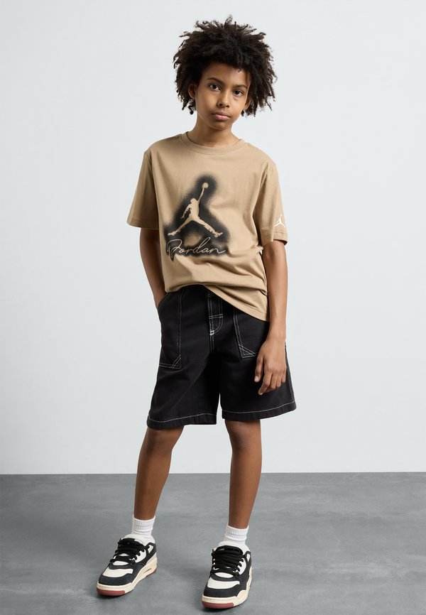 AIRBRUSHED JORDAN UNISEX - Print T-shirt - desert camo4