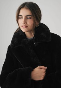 THE SET BOXY - REGULAR FIT - Chaqueta de invierno - black