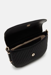 Guess MURIELLE FLAP SHOULDER - Käsilaukku - schwarz