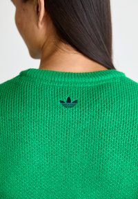 adidas Originals CREW NECK - Camisola - green/night indigo