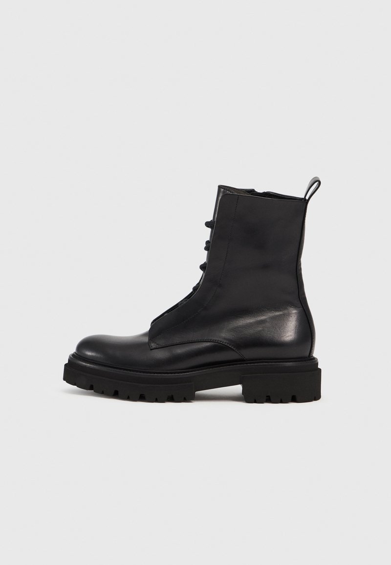 Botines con cordones