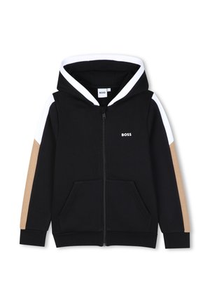 Zwarte zip-up hoodie met witte bies aan de capuchon, beige en witte strepen op de mouwen, voorkantzakken en "BOSS" logo op de borst.
