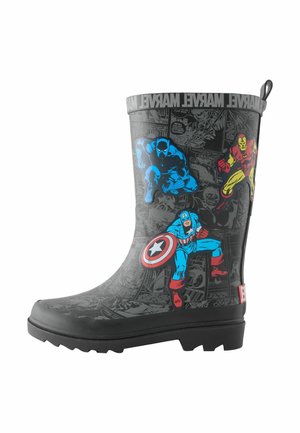Botte de pluie en caoutchouc noir avec des motifs de super-héros bleus et rouges, comprenant Captain America et Black Panther, dotée d'une semelle à grip texturé.