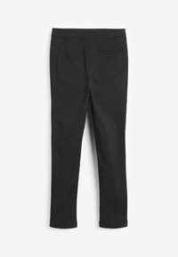 Schwarze Hose mit glatter, gewebter Textur, ausgestattet mit einer Gesäßtasche und tailliertem Schnitt. Die Beine haben einen geraden Schnitt und enden am Knöchel.