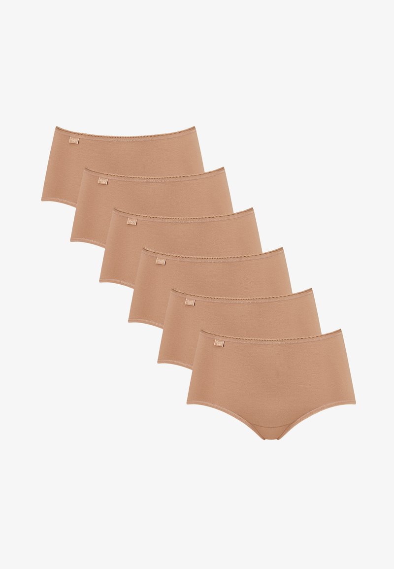 Zesdelige set van beige slips gemaakt van rekbaar materiaal. Voorzien van een middelhoog ontwerp, gladde randen en een klein merklabel op de tailleband.
