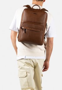 Burkely MINIMAL MASON 15.6 inch - Sac à dos - cognac