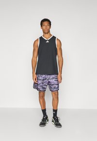 adidas Performance CRAZYLITE  - Korte sportsbukser - aurora plum/black