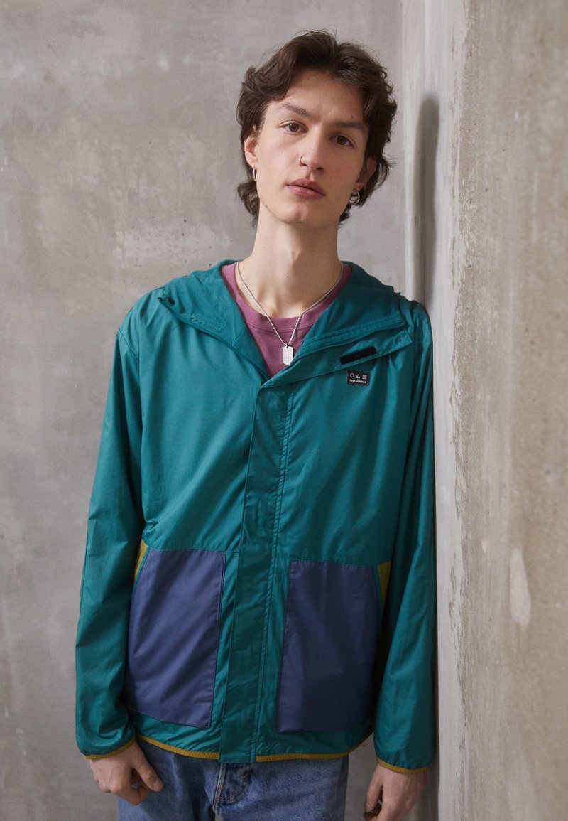 New Balance Lichte jas donkergroen