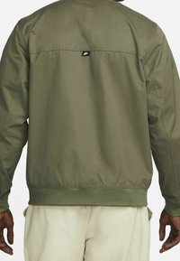 Nike Sportswear Bomber bunda - olive