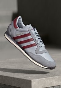 adidas Originals GALAXY OG UNISEX - Trainers - halo silver/shadow red/grey