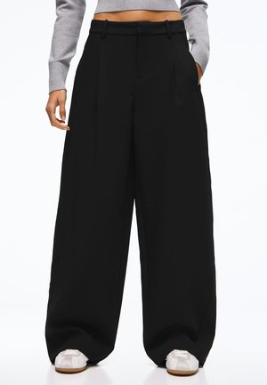 Bershka, TROUSERS - Pantalon classique - black