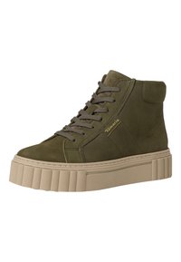 Baskets montantes en daim vert olive avec lacets marron, semelle plateforme beige texturée et détail en or sur le côté.