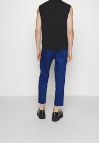 DRYKORN Pantalones - blue